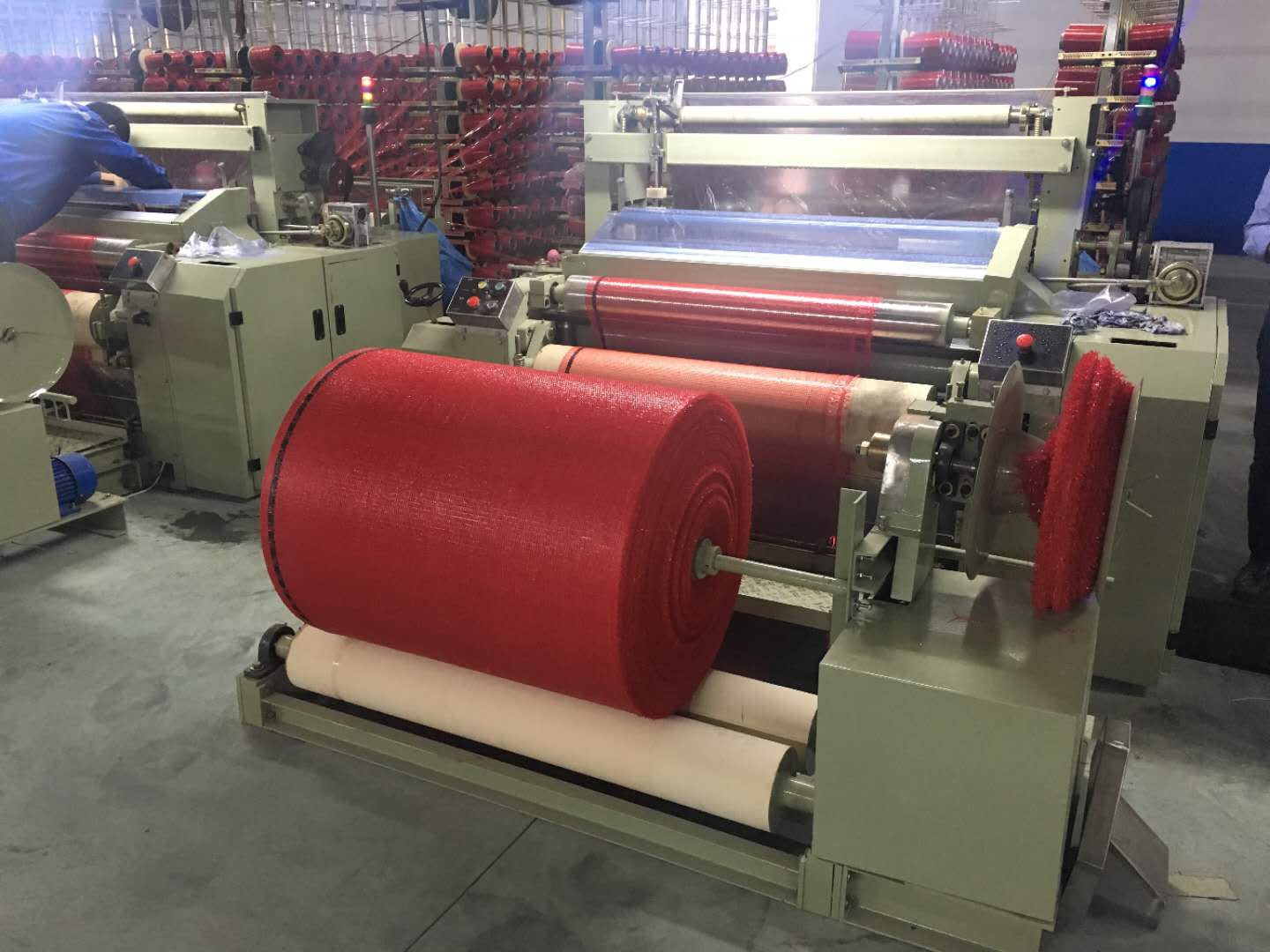 Плодова и зеленчукова машина за мрежести торбички с плъзгащи мрежи PP leno Fruit and vegetable PP leno drawstring mesh net bag machine